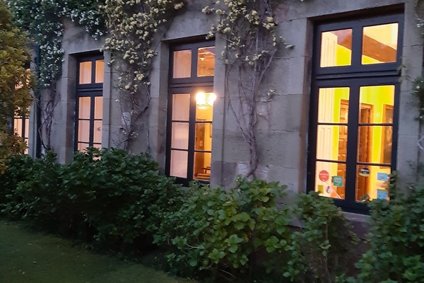 Façade de l’hébergement - soirée/nuit