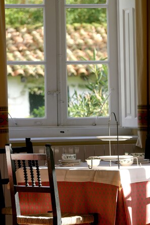 Free daily continental breakfast  - Hotel Casona El Arral (Liérganes)