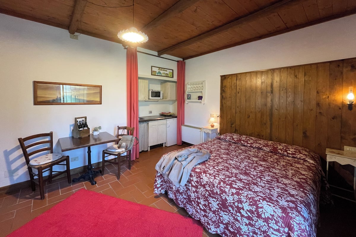 Basic Studio, Vineyard View, Ground Floor