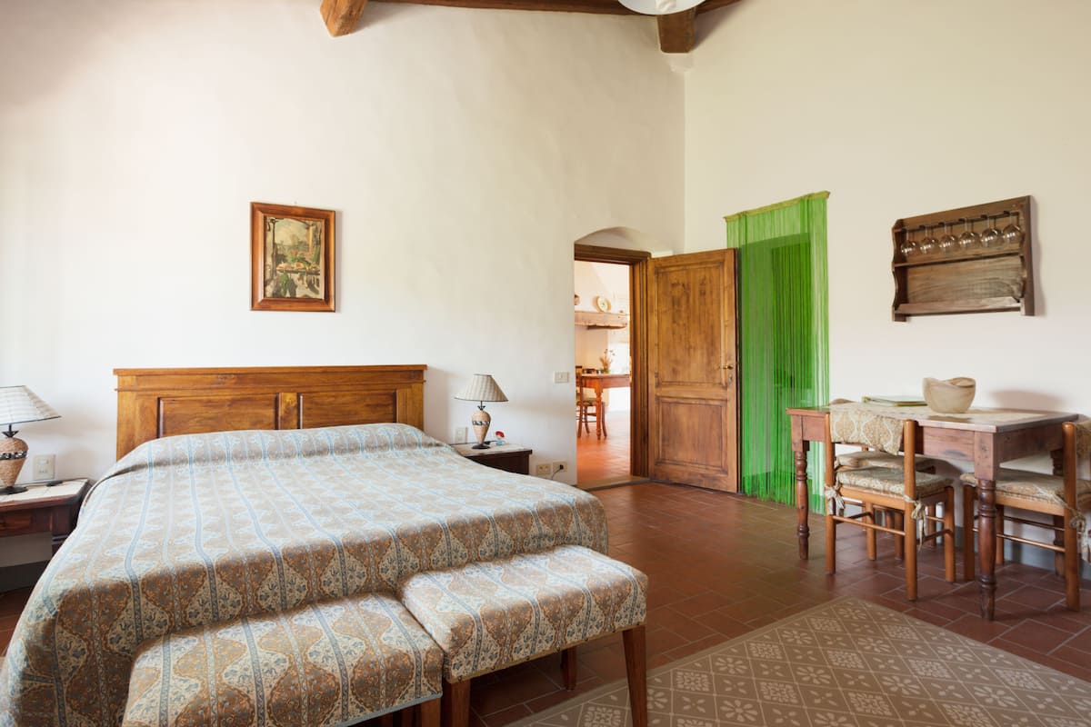 Classic Quadruple Room, 1 Bedroom | In-room dining