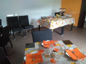 Tägliches inbegriffenes einheimisches Frühstück