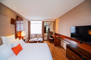 Business Double Room | Desk, blackout drapes, iron/ironing board, free WiFi - Benison Hotel Guanyin Bridge Shop (Chongqing)