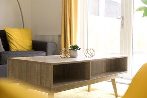 Standard Apartment | Living room | Smart TV - Hertford Serviced Apartments by Paymán Club (Hertford)