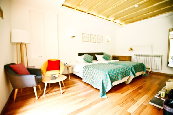 Superior Twin Room with Garden View | Desk, blackout drapes, free WiFi