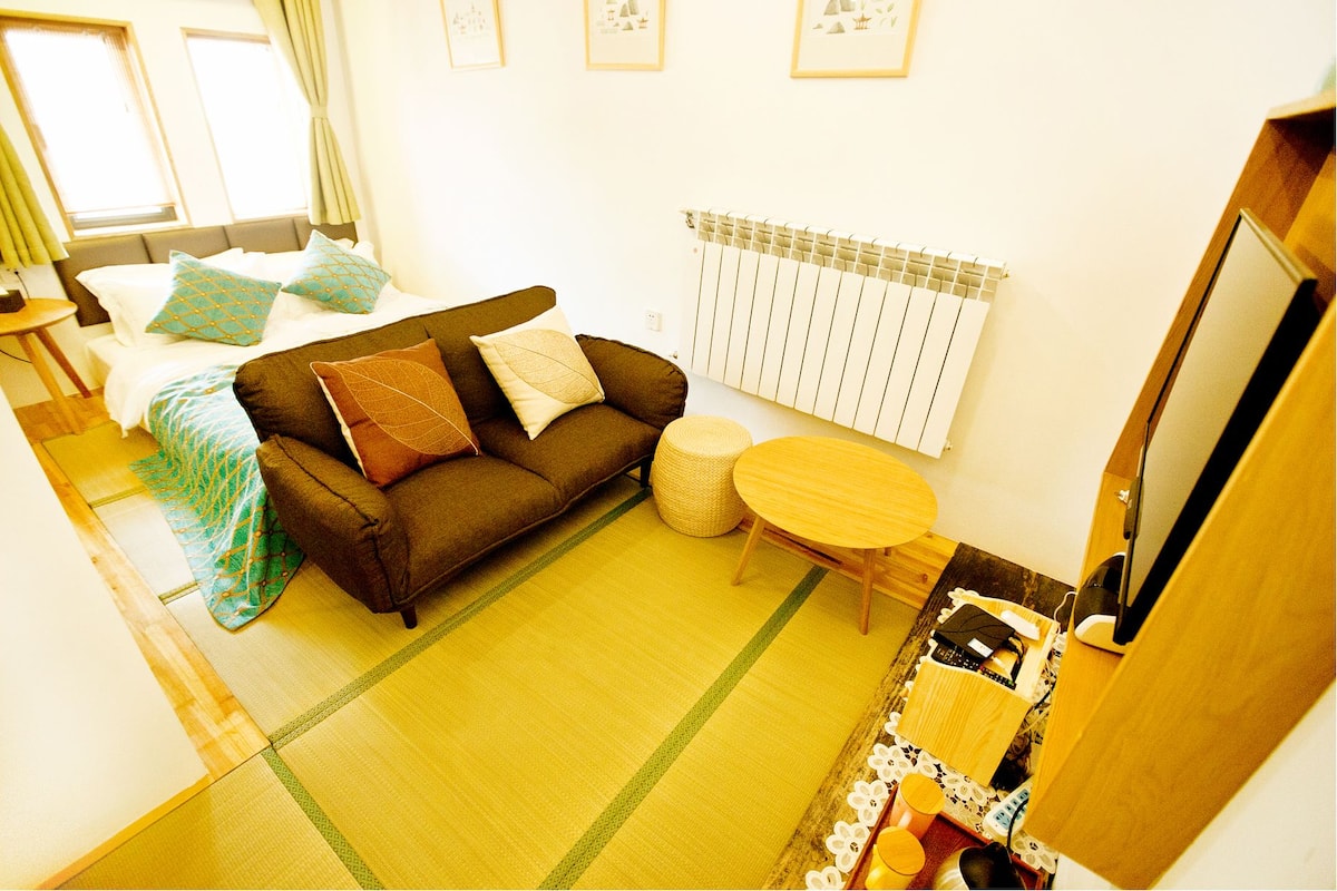Desk, blackout curtains, free WiFi