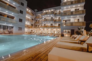 Indoor pool, outdoor pool, pool umbrellas, sun loungers - Cook's Club Hersonissos Crete (Hersonissos)