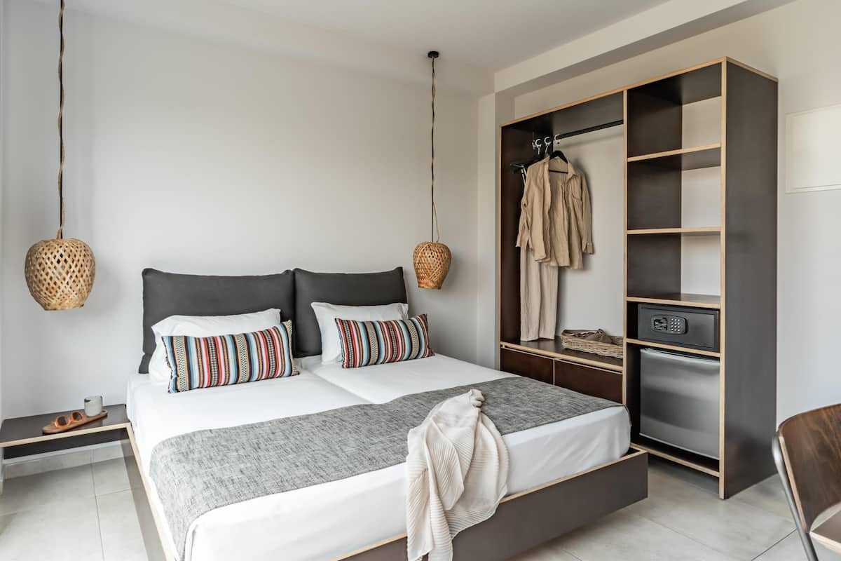 Basic-Doppelzimmer | 2 Schlafzimmer, hochwertige Bettwaren, Zimmersafe, Verdunkelungsvorhänge