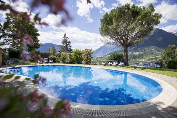 室内游泳池，室外游泳池