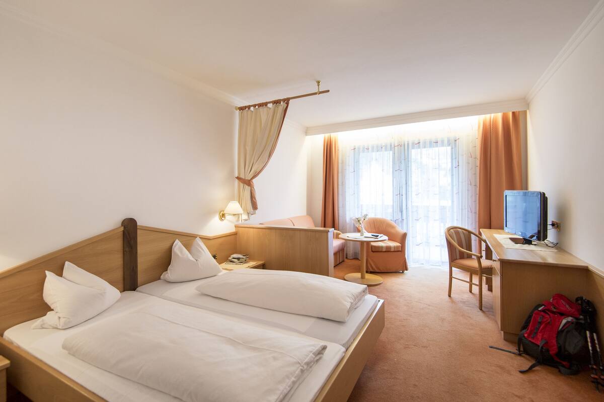 Double Room, Mountain View | In-room safe, desk, WiFi (free), bed sheets