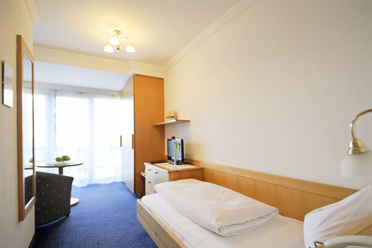 Single Room, Valley View | In-room safe, desk, WiFi (free), bed sheets