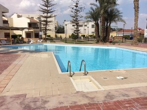 2 outdoor pools