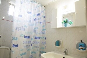 Shower, hair dryer, towels - Irene Beach Apartments (Hersonissos)