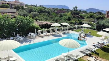 Seasonal outdoor pool, open 9:00 AM to 8:00 PM, pool loungers