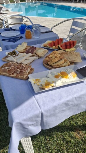 Petit déjeuner préparé sur commande servi tous les jours en supplément