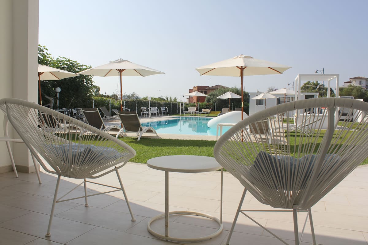 Triple Room, Pool View (Mare) | 8 bedrooms, iron/ironing board, cribs/infant beds, free WiFi