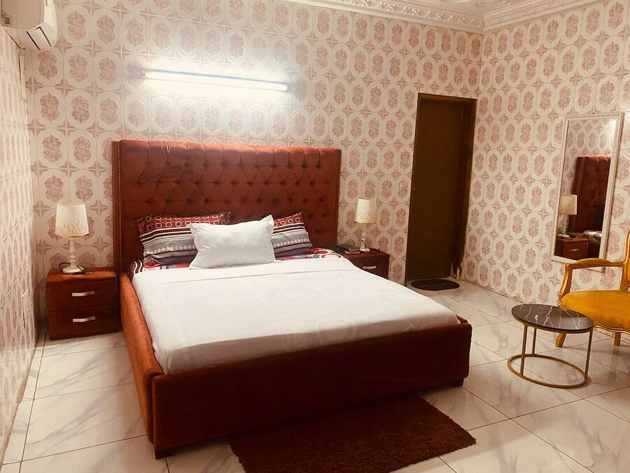 Ropa de cama de alta calidad, wifi gratis y ropa de cama