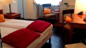 Comfort Double Room | Hypo-allergenic bedding, in-room safe, individually decorated