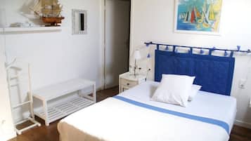 Double Room (Laperouse) | Iron/ironing board, free WiFi, bed sheets