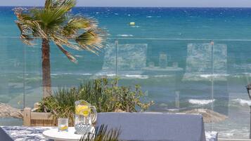 Suíte, vista para o mar | Terraço/pátio