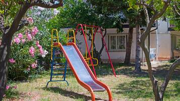 Area giochi per bambini (all'aperto)