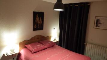Double Room | Individually decorated, individually furnished, desk, blackout curtains