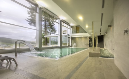 Indoor pool. Hotel Balneario Baños da Brea