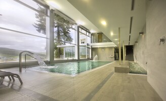 Una piscina techada