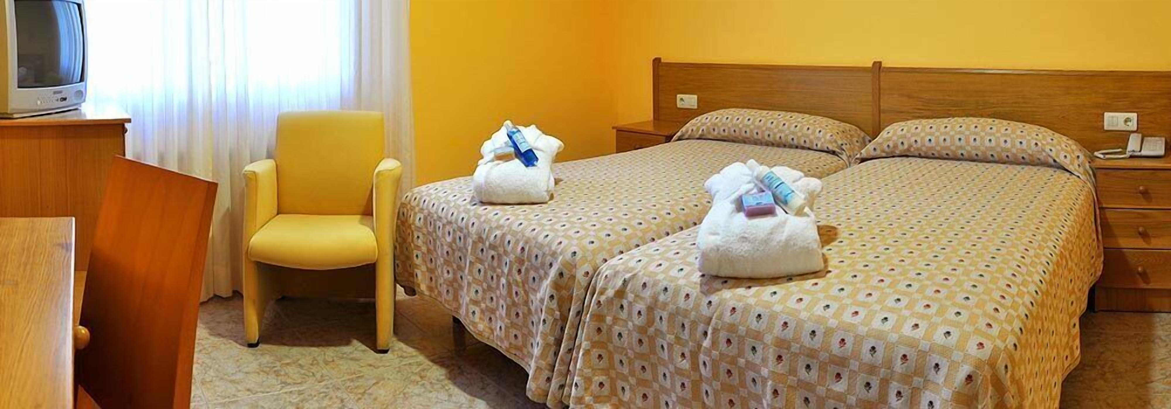 double or twin room | 1 bedroom, desk, blackout curtains, free wifi