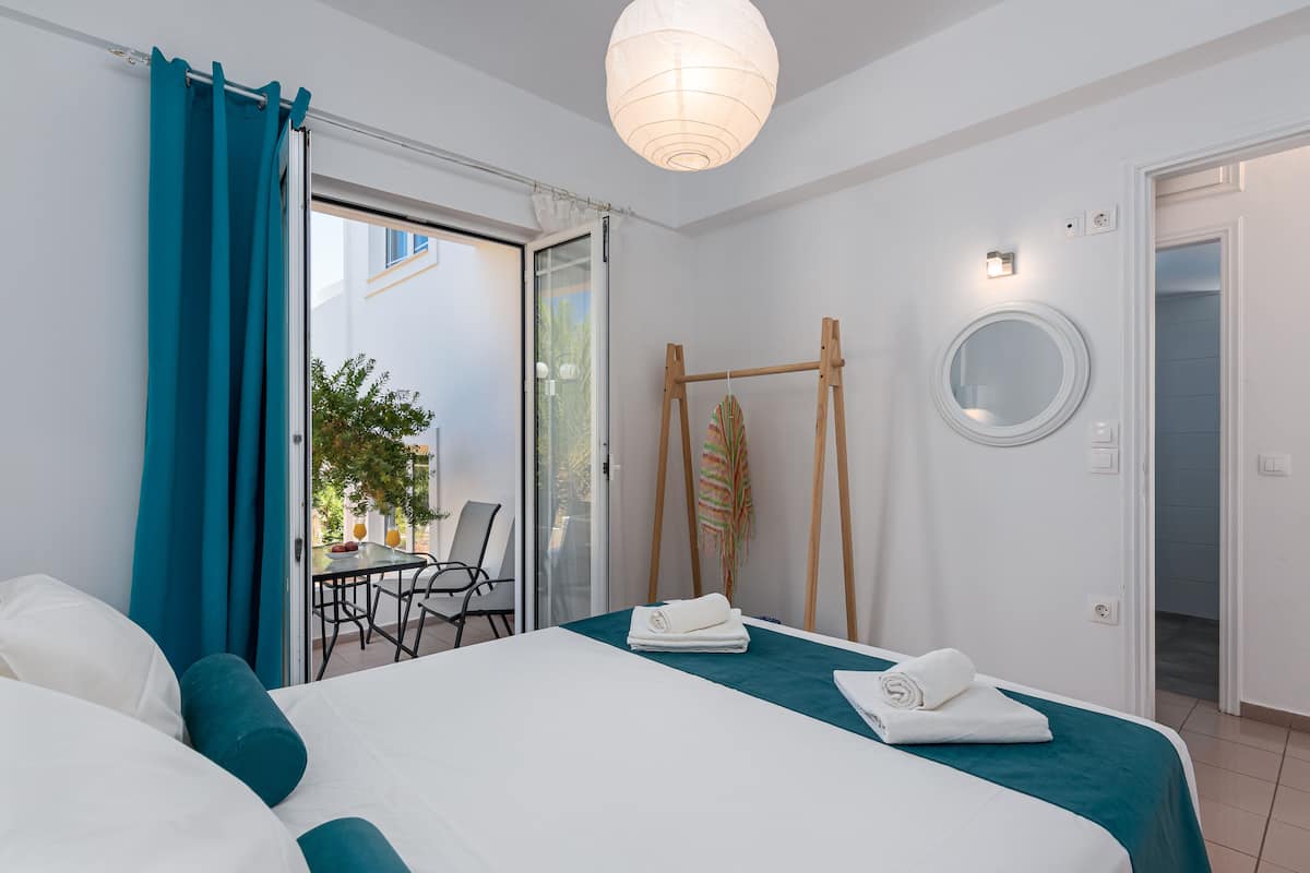 1 bedroom, premium bedding, blackout drapes, soundproofing