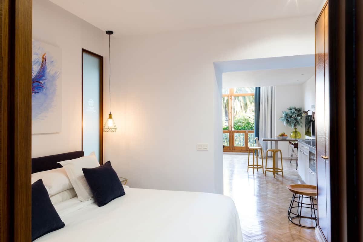 city loft | 1 bedroom, premium bedding, down duvets, in-room safe