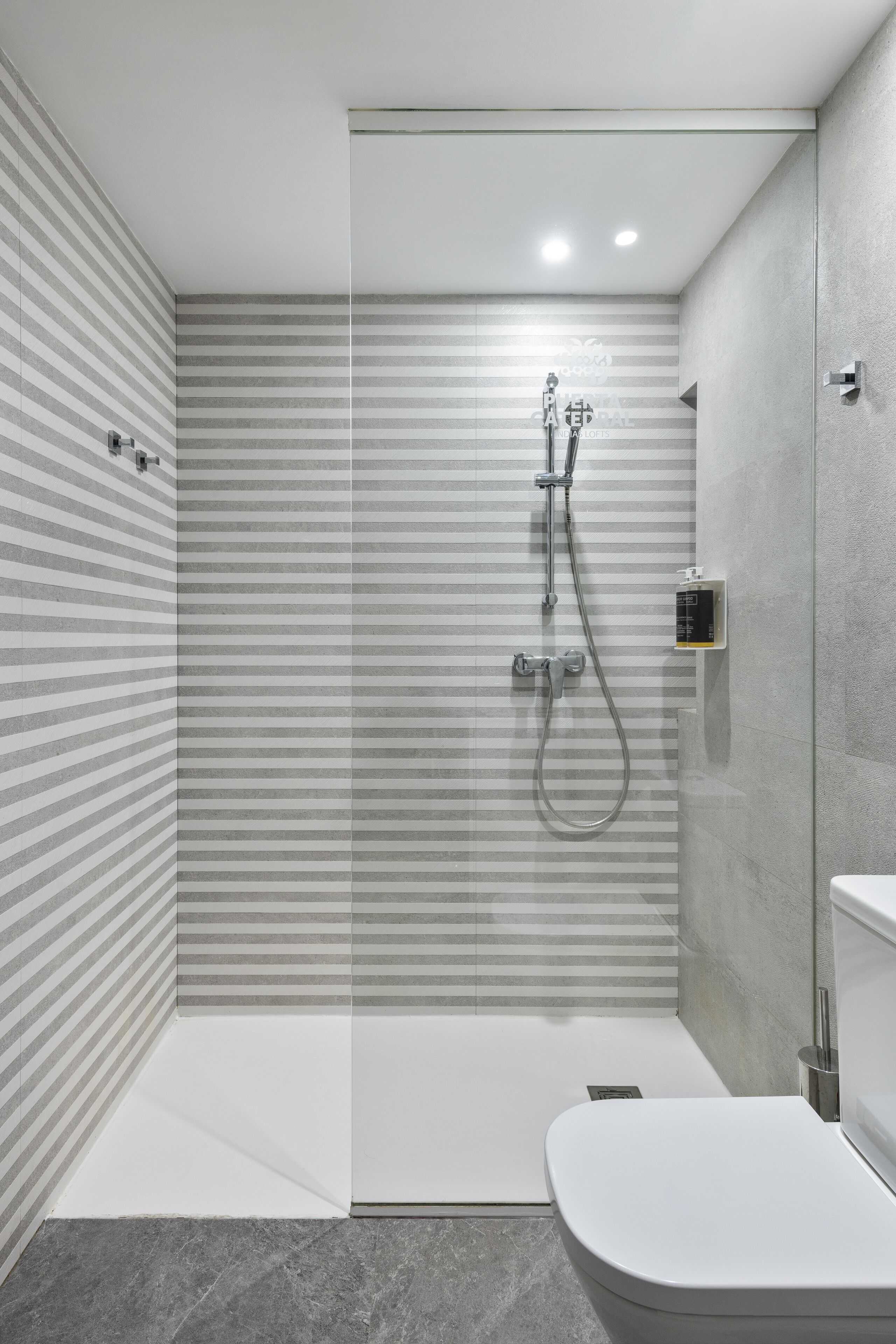design duplex, 1 bedroom | bathroom | shower, rainfall showerhead, free toiletries, hair dryer
