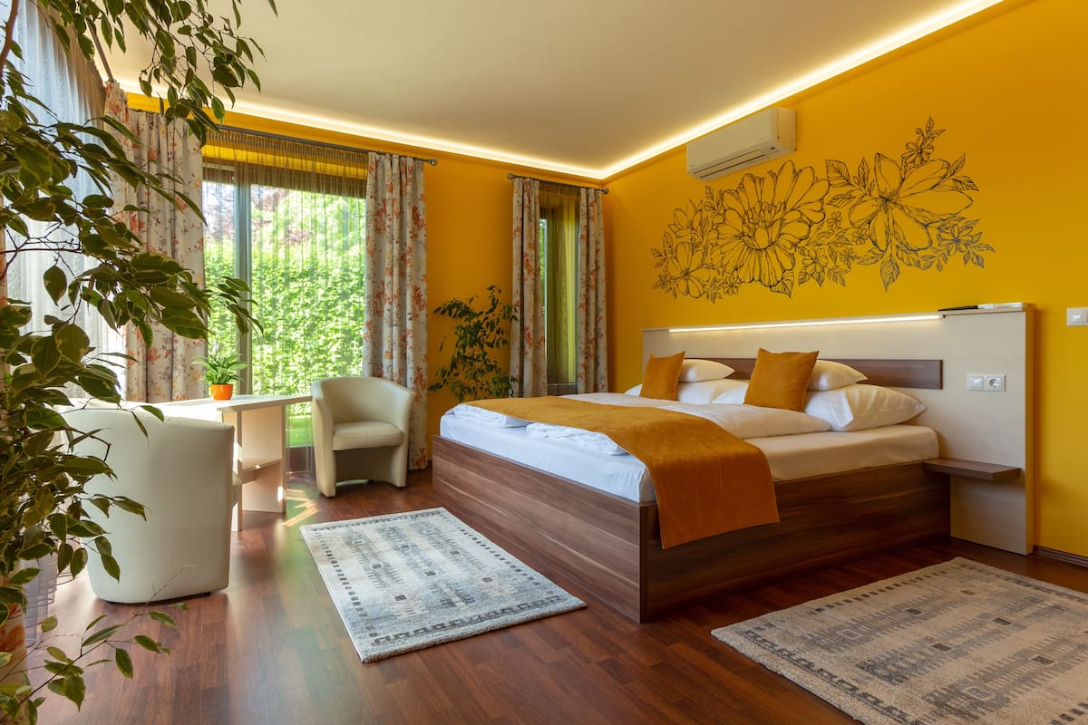 Deluxe Room | 1 bilik tidur, bar mini, peti besi dalam bilik, meja