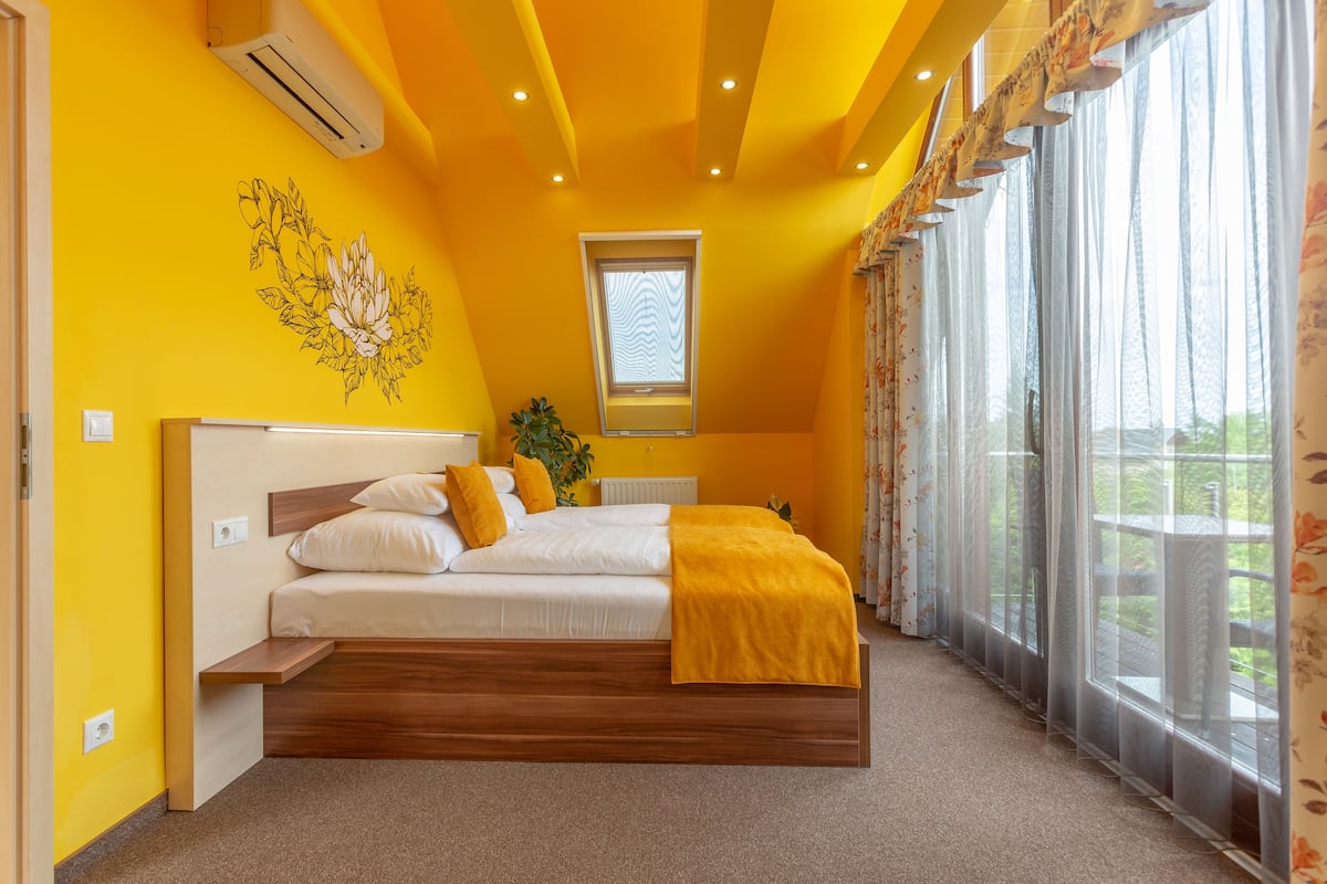 Family Suite | 1 bilik tidur, bar mini, peti besi dalam bilik, meja