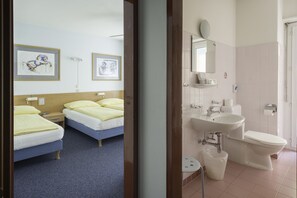Dreibettzimmer, 3 Einzelbetten | Ausblick vom Zimmer