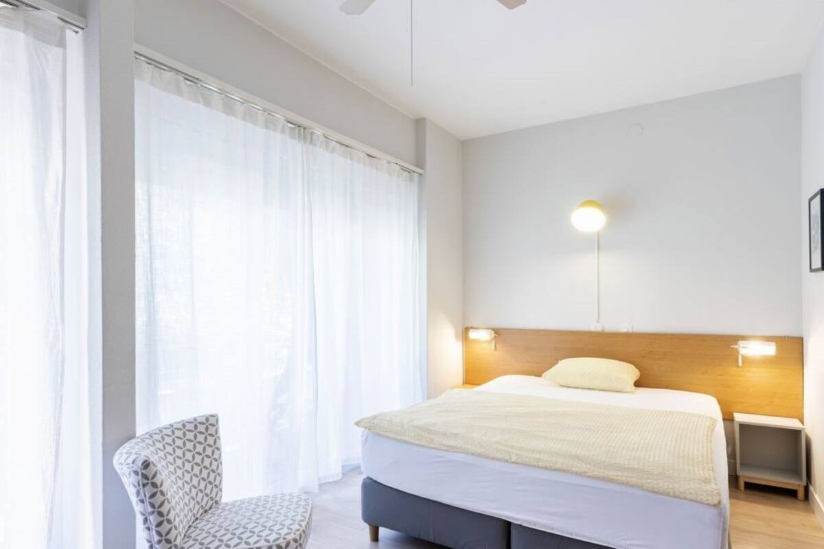 standard double or twin room | down duvets, in-room safe, desk, free wifi