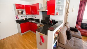 Apartment, 3 Bedrooms (incl. 140€ + 12€ pp service fee) | Private kitchenette - Appartement Tauernblick II (Kaprun)