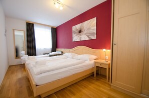 3 Schlafzimmer, Bügeleisen/Bügelbrett, Babybetten, kostenloses WLAN