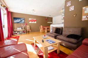 (inkl. 140 € Endreinigung + 12 € pp Wäschegebühr) | Wohnbereich | Flachbildfernseher