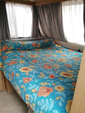 Family Mobile Home, Shared Bathroom - Camping Almocita (Almócita)