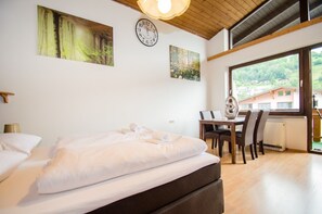 Penthouse, 1 Bedroom, Mountain View | 1 bedroom, iron/ironing board, cribs/infant beds, free WiFi - Penthouse Studio Alisa (Kaprun)