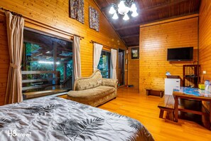 Deluxe Quadruple Room | Desk, free WiFi - Water Villa (Wujie)
