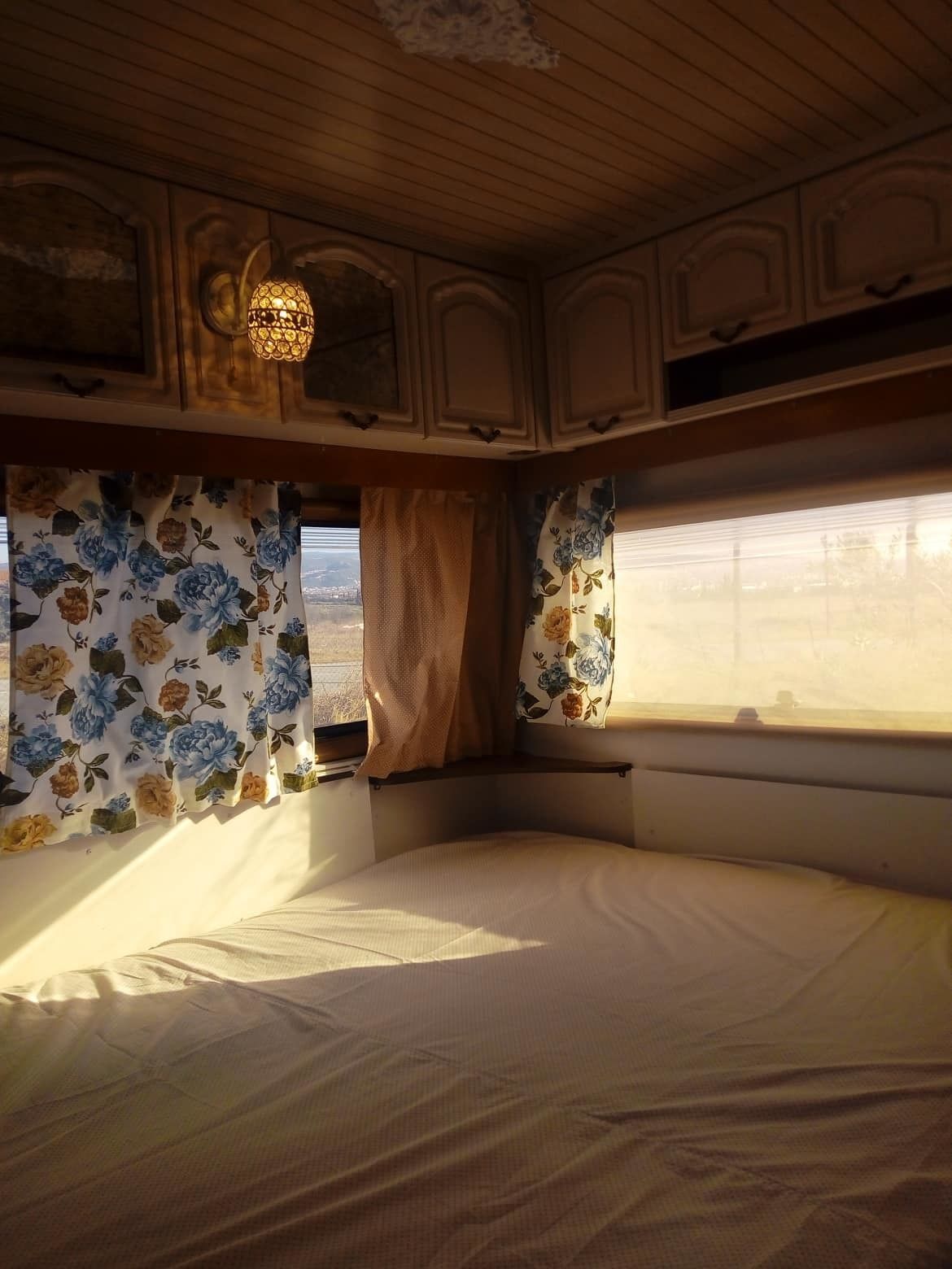 Trailer, 2 camas de casal, vista parcial para o mar | Wi-Fi de cortesia, roupa de cama