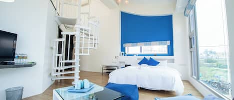 6 bedrooms, blackout drapes, free WiFi, bed sheets