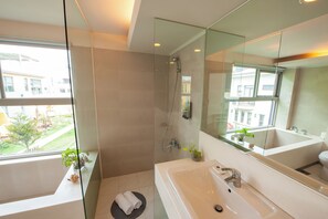 Shower, hair dryer, slippers, towels - Simple Sea (Magong)