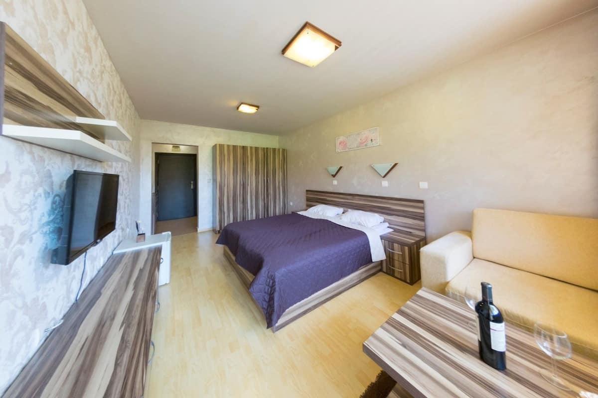 Habitación doble, en edificio anexo | 2 dormitorios, sistema de insonorización, tabla de planchar con plancha