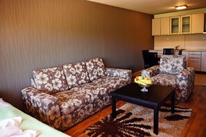 Apartment, 1 Bedroom | Living room