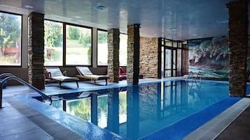 Indendørs pool