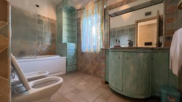 Family House | Bathroom | Shower, hair dryer, bidet, towels