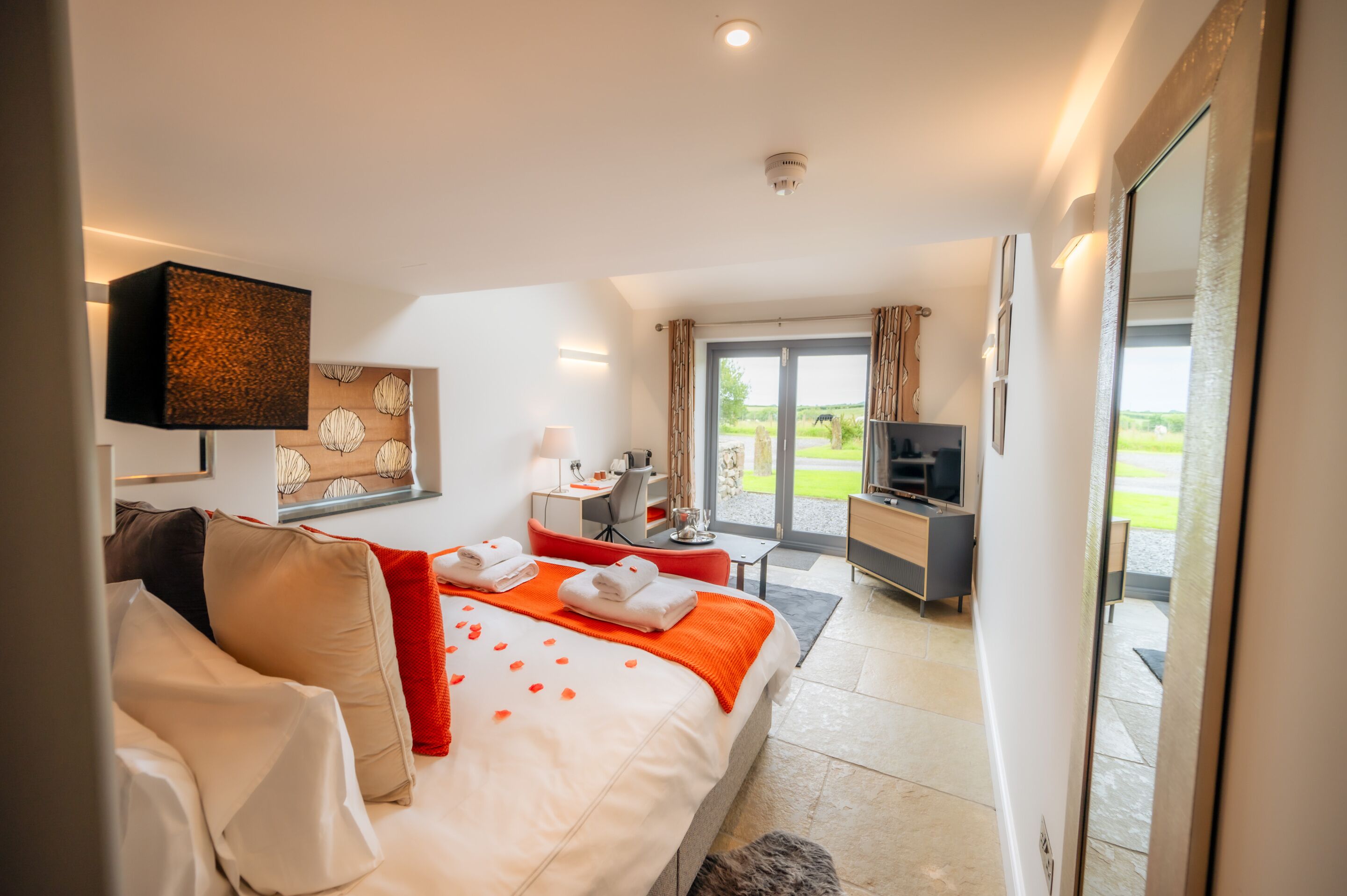 Luxury Suite, Ensuite ("Stone") | 1 bedroom