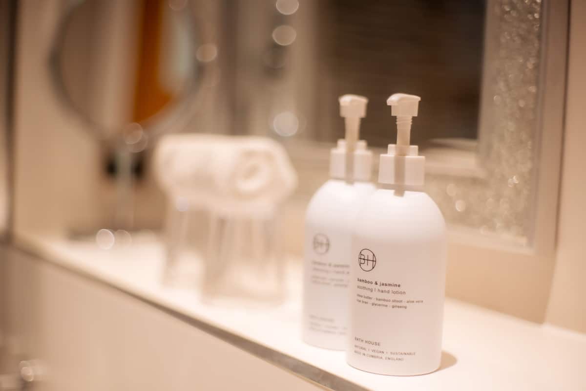 luxury suite, ensuite ("collie" ) | bathroom